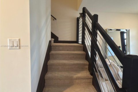 Casa en alquiler en Miami Lakes, Florida, 4 dormitorios, 177.26 m2 № 1928384 - foto 13