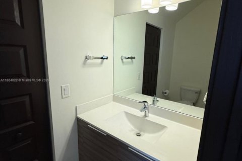 Casa en alquiler en Miami Lakes, Florida, 4 dormitorios, 177.26 m2 № 1928384 - foto 17