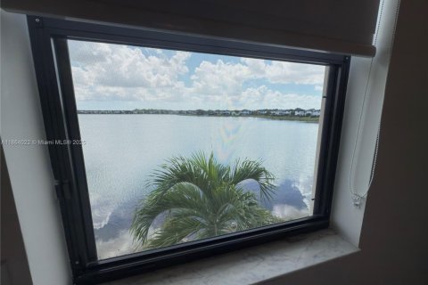 Casa en alquiler en Miami Lakes, Florida, 4 dormitorios, 177.26 m2 № 1928384 - foto 15