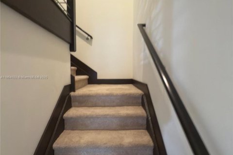 Casa en alquiler en Miami Lakes, Florida, 4 dormitorios, 177.26 m2 № 1928384 - foto 14