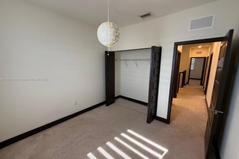 Casa en alquiler en Miami Lakes, Florida, 4 dormitorios, 177.26 m2 № 1928384 - foto 25