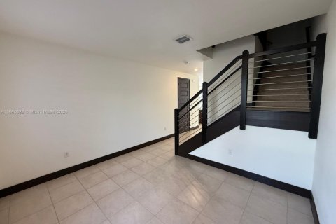 Casa en alquiler en Miami Lakes, Florida, 4 dormitorios, 177.26 m2 № 1928384 - foto 7