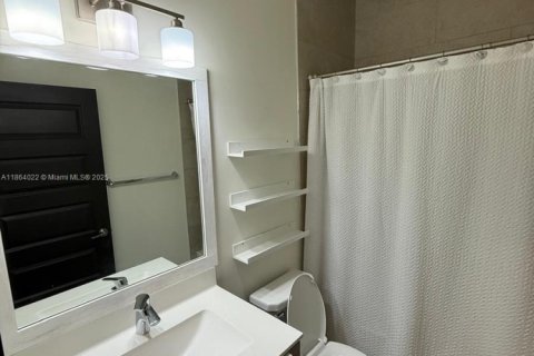 Casa en alquiler en Miami Lakes, Florida, 4 dormitorios, 177.26 m2 № 1928384 - foto 21