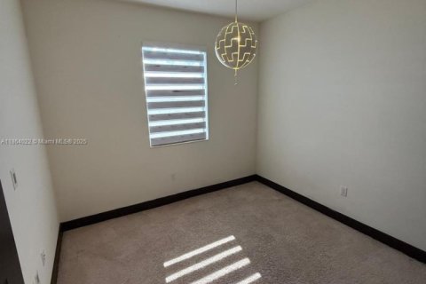 Casa en alquiler en Miami Lakes, Florida, 4 dormitorios, 177.26 m2 № 1928384 - foto 30