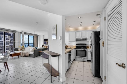 Condo in Miami, Florida, 1 bedroom № 1951511 - photo 6
