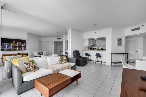 Condo in Miami, Florida, 1 bedroom № 1951511 - photo 9