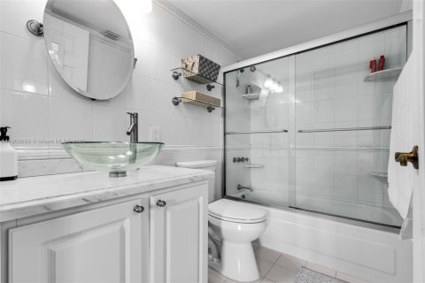 Condo in Miami, Florida, 1 bedroom № 1951511 - photo 20