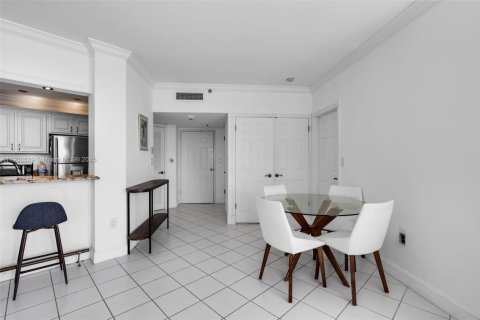 Condo in Miami, Florida, 1 bedroom № 1951511 - photo 11
