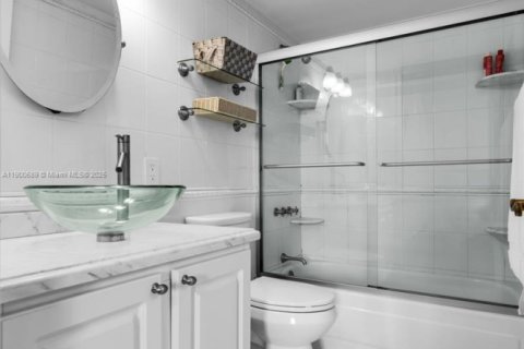 Condo in Miami, Florida, 1 bedroom № 1951511 - photo 21