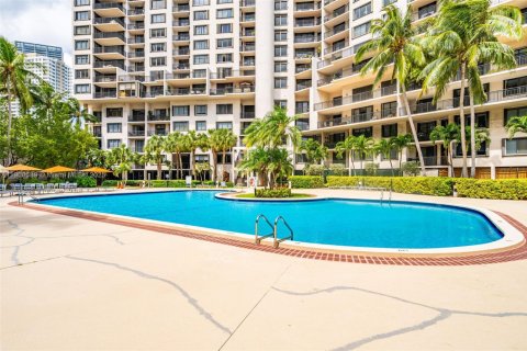 Condo in Miami, Florida, 1 bedroom № 1951511 - photo 29