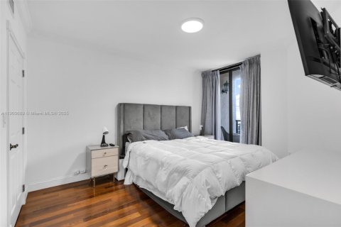 Condo in Miami, Florida, 1 bedroom № 1951511 - photo 17