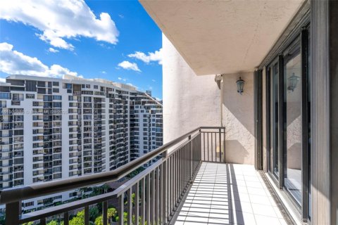 Condo in Miami, Florida, 1 bedroom № 1951511 - photo 23