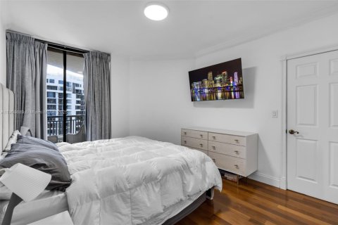 Condo in Miami, Florida, 1 bedroom № 1951511 - photo 18
