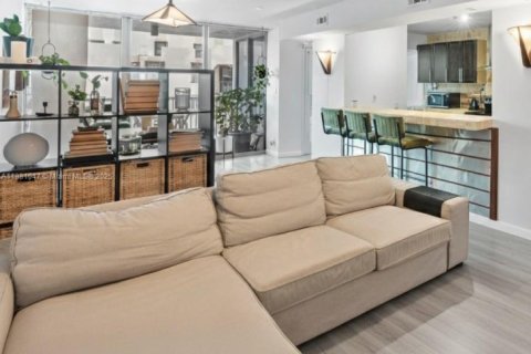 Condo in Miami Beach, Florida, 2 bedrooms  № 1922388 - photo 23