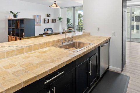 Condominio en venta en Miami Beach, Florida, 2 dormitorios, 110.55 m2 № 1922388 - foto 9