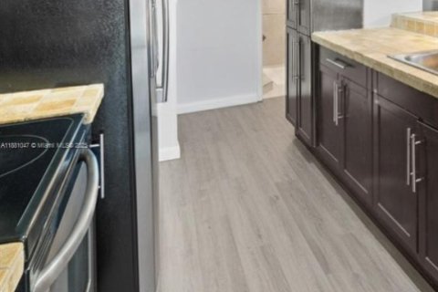 Condominio en venta en Miami Beach, Florida, 2 dormitorios, 110.55 m2 № 1922388 - foto 11