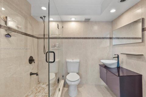 Condominio en venta en Miami Beach, Florida, 2 dormitorios, 110.55 m2 № 1922388 - foto 15