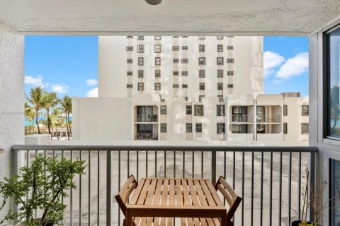 Condominio en venta en Miami Beach, Florida, 2 dormitorios, 110.55 m2 № 1922388 - foto 13