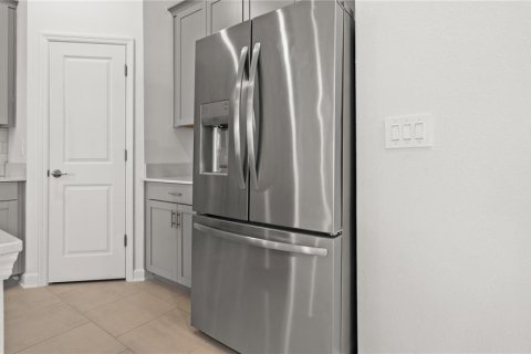 House in Davenport, Florida 4 bedrooms, 246.19 sq.m. № 2197841 - photo 4