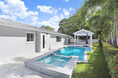 Villa ou maison à vendre à Tampa, Floride: 3 chambres, 150.41 m2 № 2107282 - photo 4