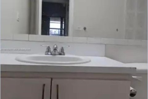 Снять в аренду квартиру в Майами, Флорида 1 спальня, 56.21м2, № 1988150 - фото 9