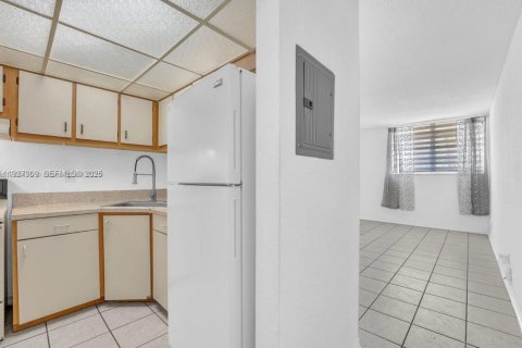 Снять в аренду квартиру в Майами, Флорида 1 спальня, 56.21м2, № 1988150 - фото 5