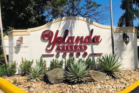 Снять в аренду квартиру в Майами, Флорида 1 спальня, 56.21м2, № 1988150 - фото 1