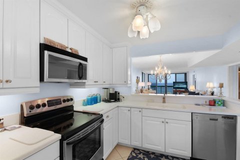 Condo in Jensen Beach, Florida, 2 bedrooms  № 2172560 - photo 12
