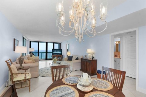 Condo in Jensen Beach, Florida, 2 bedrooms  № 2172560 - photo 13