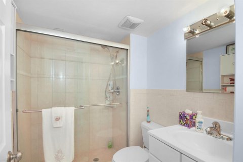 Condo in Jensen Beach, Florida, 2 bedrooms  № 2172560 - photo 18