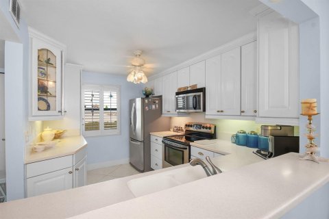 Condo in Jensen Beach, Florida, 2 bedrooms  № 2172560 - photo 10