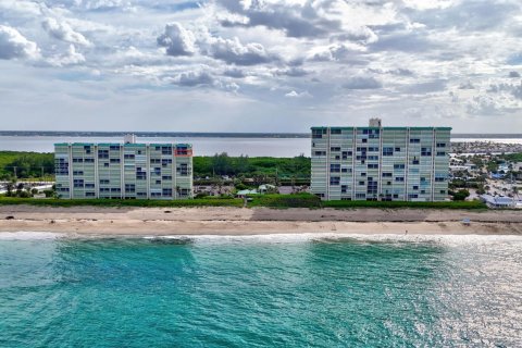 Condo in Jensen Beach, Florida, 2 bedrooms  № 2172560 - photo 24