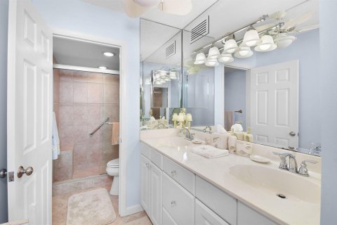 Condo in Jensen Beach, Florida, 2 bedrooms  № 2172560 - photo 16