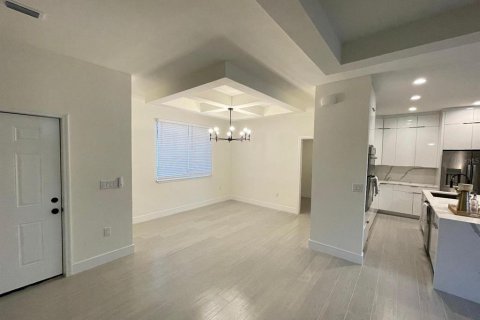 House in Port Charlotte, Florida 4 bedrooms, 177.81 sq.m. № 1771672 - photo 6