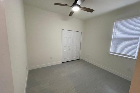 House in Port Charlotte, Florida 4 bedrooms, 177.81 sq.m. № 1771672 - photo 9