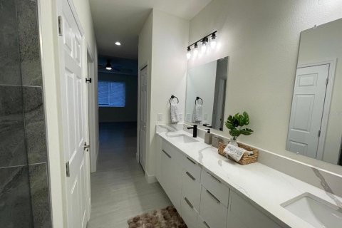 House in Port Charlotte, Florida 4 bedrooms, 177.81 sq.m. № 1771672 - photo 12
