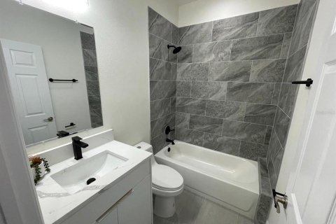 House in Port Charlotte, Florida 4 bedrooms, 177.81 sq.m. № 1771672 - photo 11