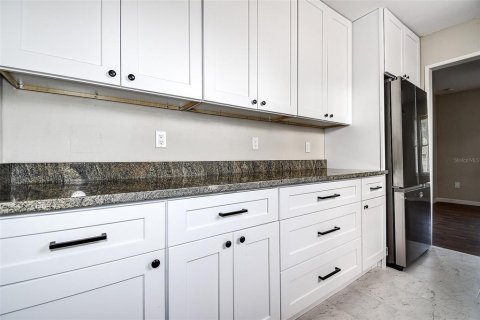 House in Saint Petersburg, Florida 3 bedrooms, 112.6 sq.m. № 1904072 - photo 6