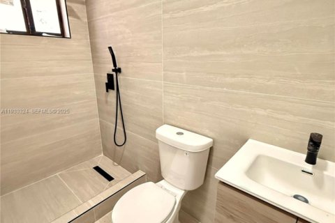 Villa ou maison à louer à Miami, Floride: 2 chambres, 217.02 m2 № 1991202 - photo 8