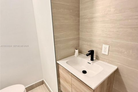 Villa ou maison à louer à Miami, Floride: 2 chambres, 217.02 m2 № 1991202 - photo 7