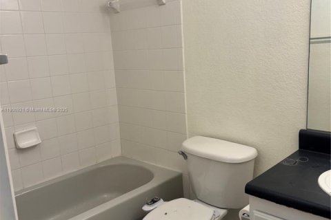 Townhouse in North Miami Beach, Florida 3 bedrooms, 104.89 sq.m. № 1953258 - photo 10