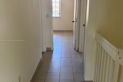 Townhouse in North Miami Beach, Florida 3 bedrooms, 104.89 sq.m. № 1953258 - photo 6