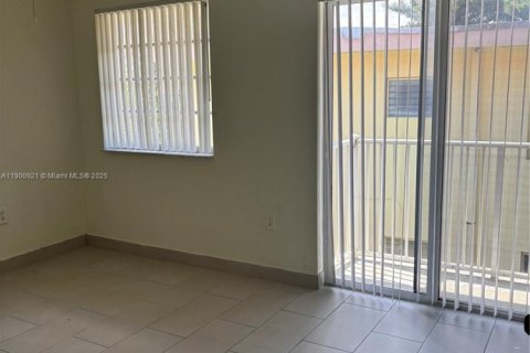 Townhouse in North Miami Beach, Florida 3 bedrooms, 104.89 sq.m. № 1953258 - photo 8