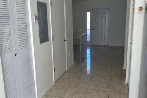 Townhouse in North Miami Beach, Florida 3 bedrooms, 104.89 sq.m. № 1953258 - photo 7