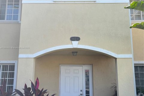 Townhouse in North Miami Beach, Florida 3 bedrooms, 104.89 sq.m. № 1953258 - photo 3