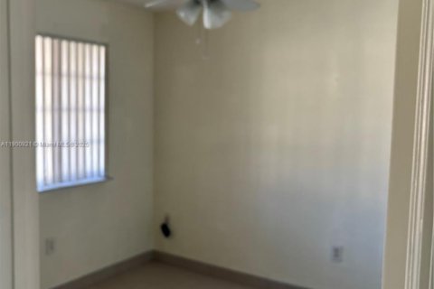 Townhouse in North Miami Beach, Florida 3 bedrooms, 104.89 sq.m. № 1953258 - photo 9