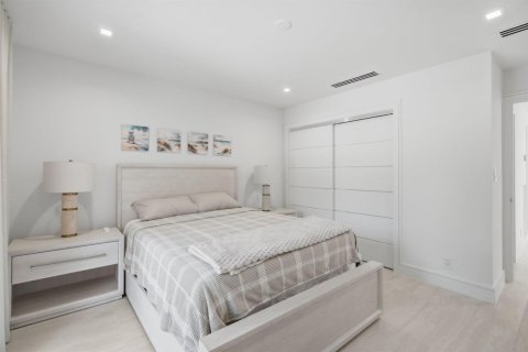 Townhouse in Hillsboro Beach, Florida 4 bedrooms, 263.84 sq.m. № 2392320 - photo 23