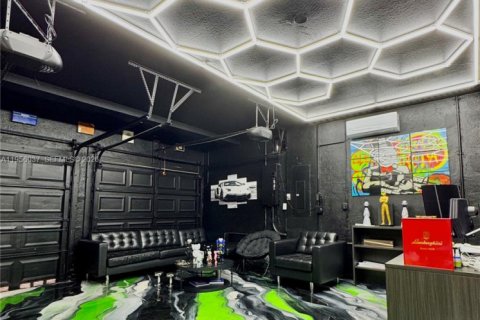 Casa en venta en Miami, Florida, 5 dormitorios, 291.43 m2 № 2011591 - foto 14