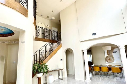 Casa en venta en Miami, Florida, 5 dormitorios, 291.43 m2 № 2011591 - foto 4