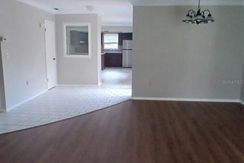 Apartamento en alquiler en Spring Hill, Florida, 3 dormitorios, 130.06 m2 № 2280166 - foto 8